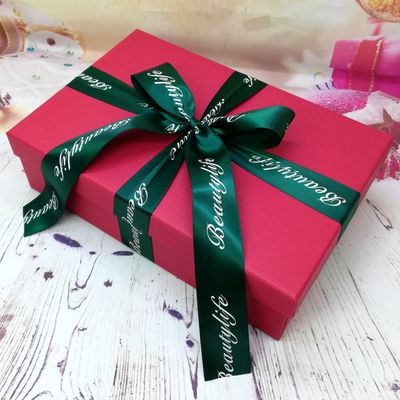 Упаковка подарка мадженты носков CMYK рождества кладет рифленое в коробку - доска