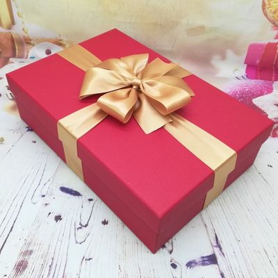 Упаковка подарка мадженты носков CMYK рождества кладет рифленое в коробку - доска